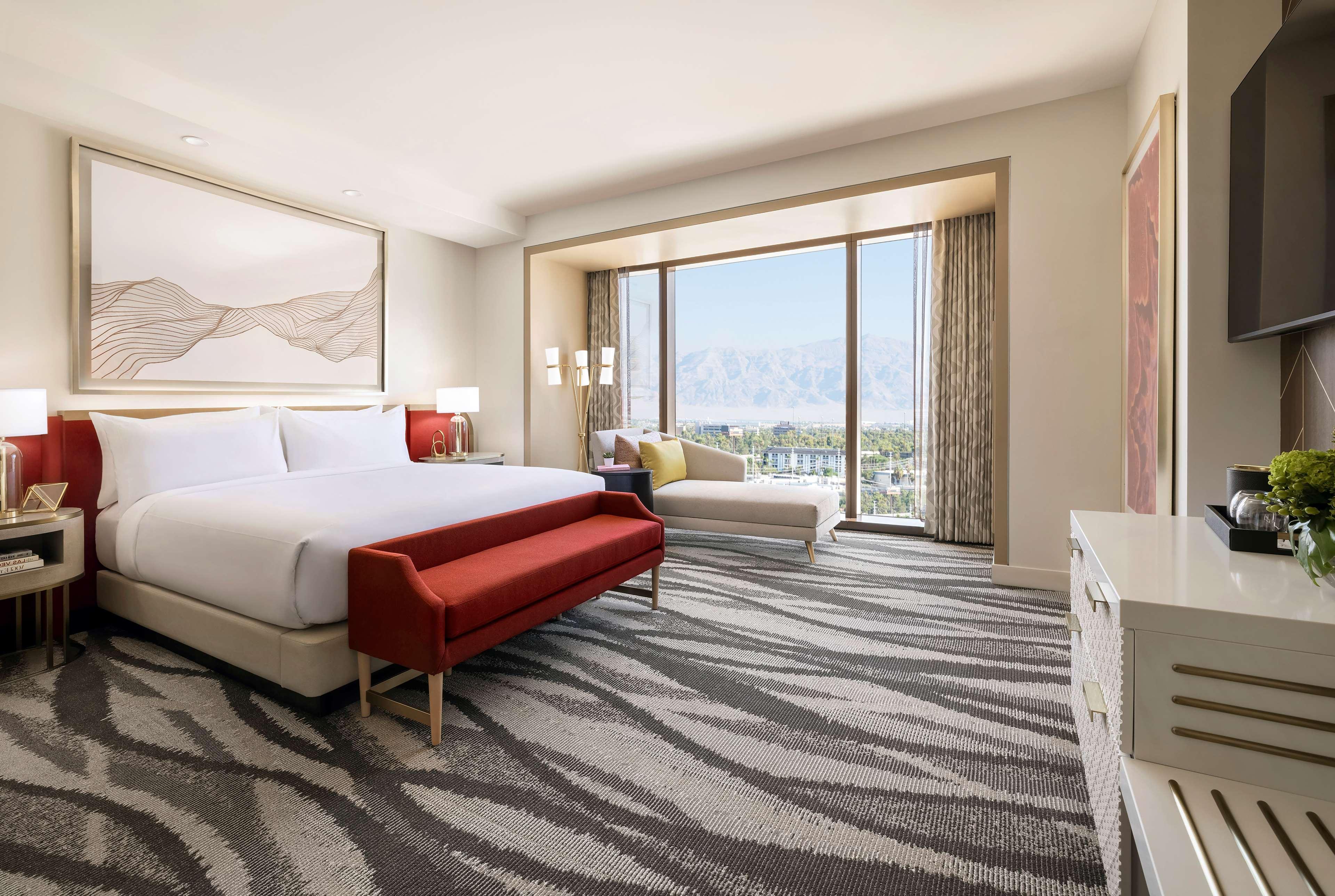 Conrad Las Vegas At Resorts World Kültér fotó A guest room at the Hilton Ras Al Khaimah