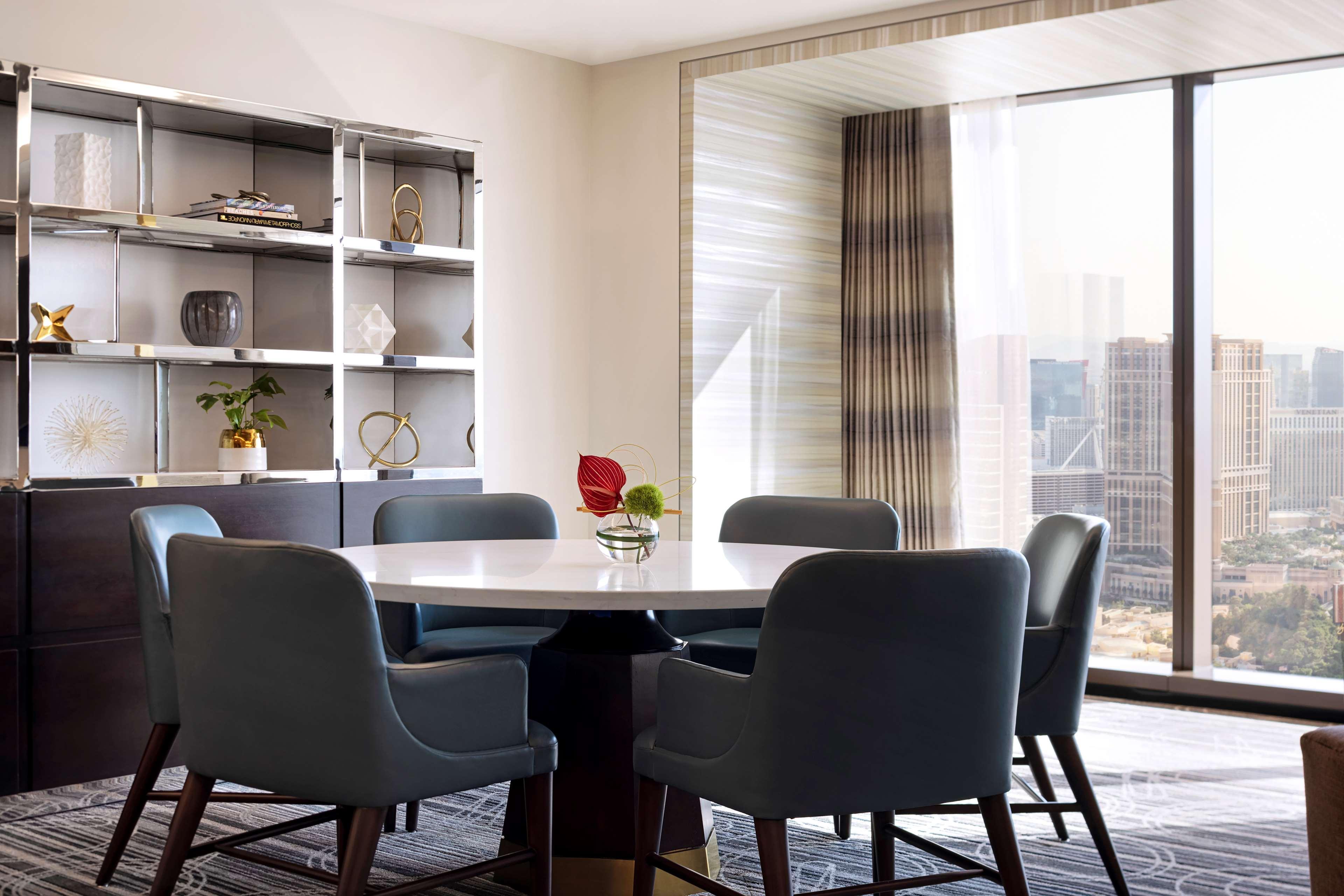 Conrad Las Vegas At Resorts World Kültér fotó A dining room in a suite at the MGM Grand