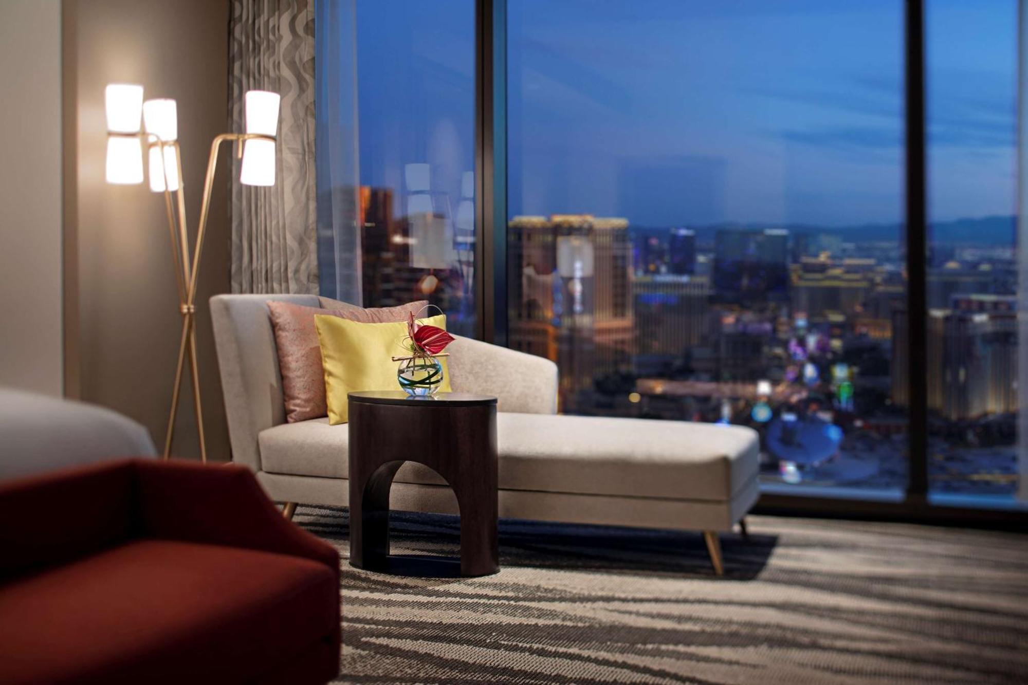 Conrad Las Vegas At Resorts World Kültér fotó A view from a suite at the MGM Grand