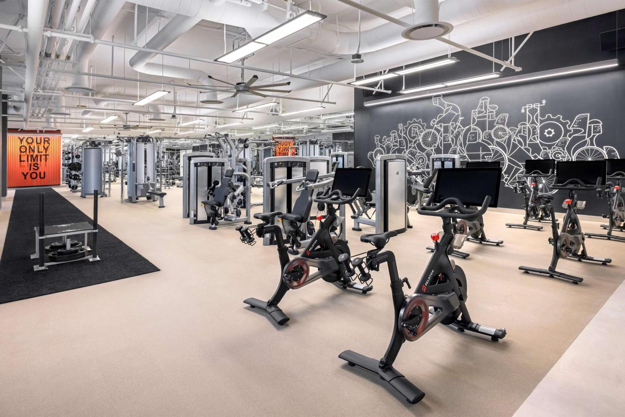 Conrad Las Vegas At Resorts World Kültér fotó The gym at the 2018 London Marathon